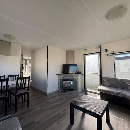 Mobile Home Au Camping New Vennepark Harendijk Bagian luar foto