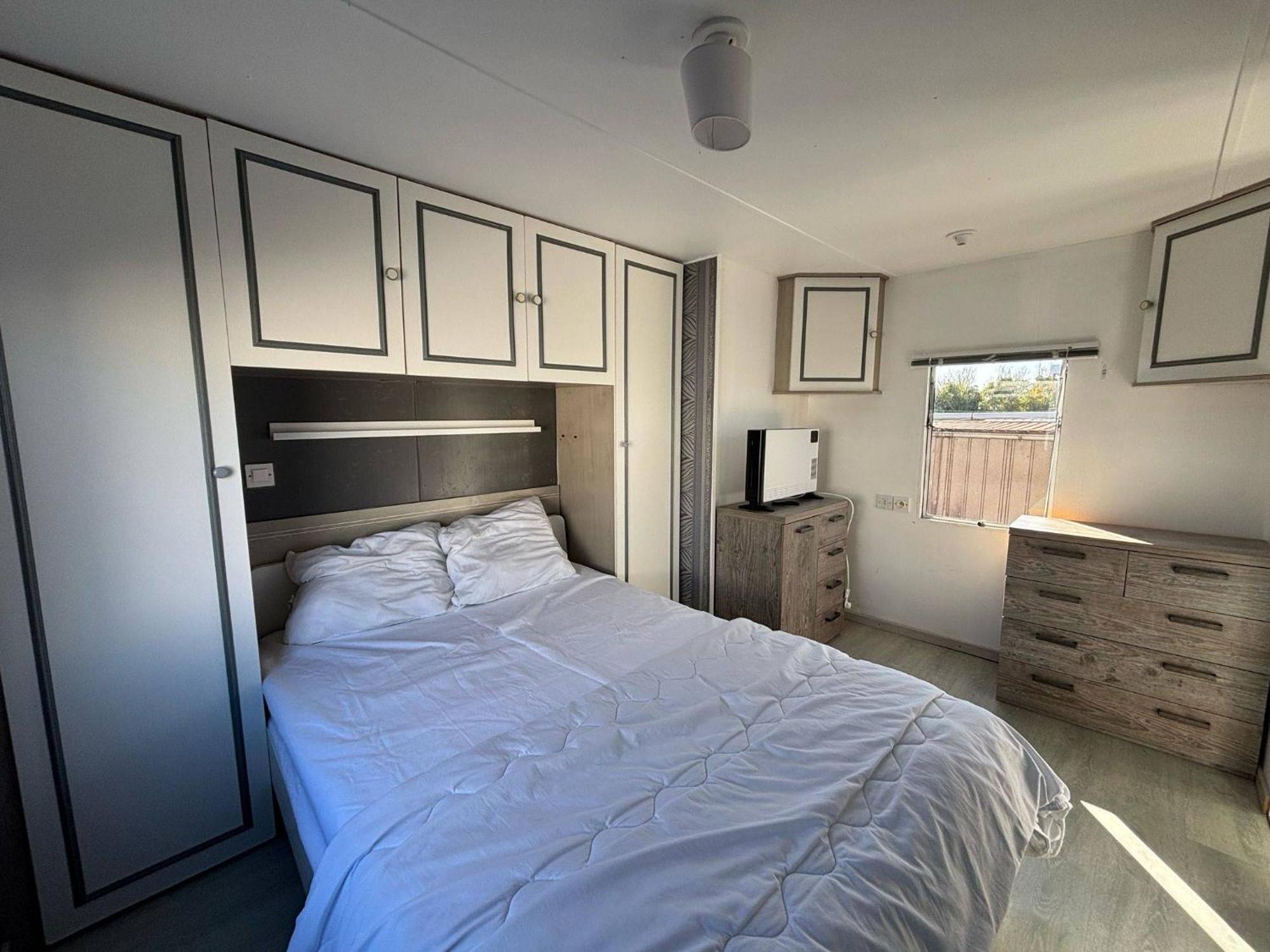 Mobile Home Au Camping New Vennepark Harendijk Bagian luar foto