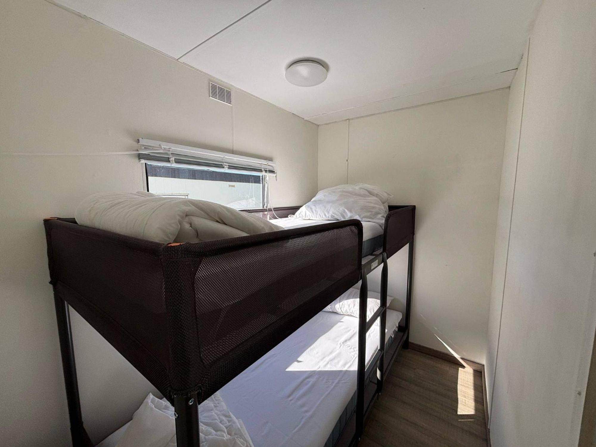 Mobile Home Au Camping New Vennepark Harendijk Bagian luar foto